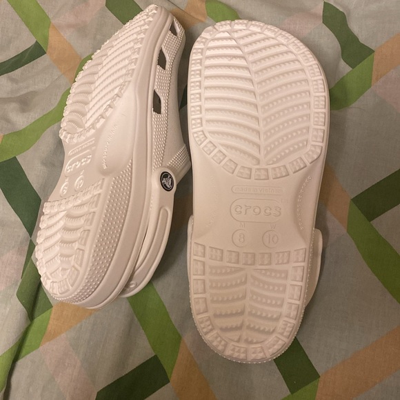 Crocs - Picture 2 of 3